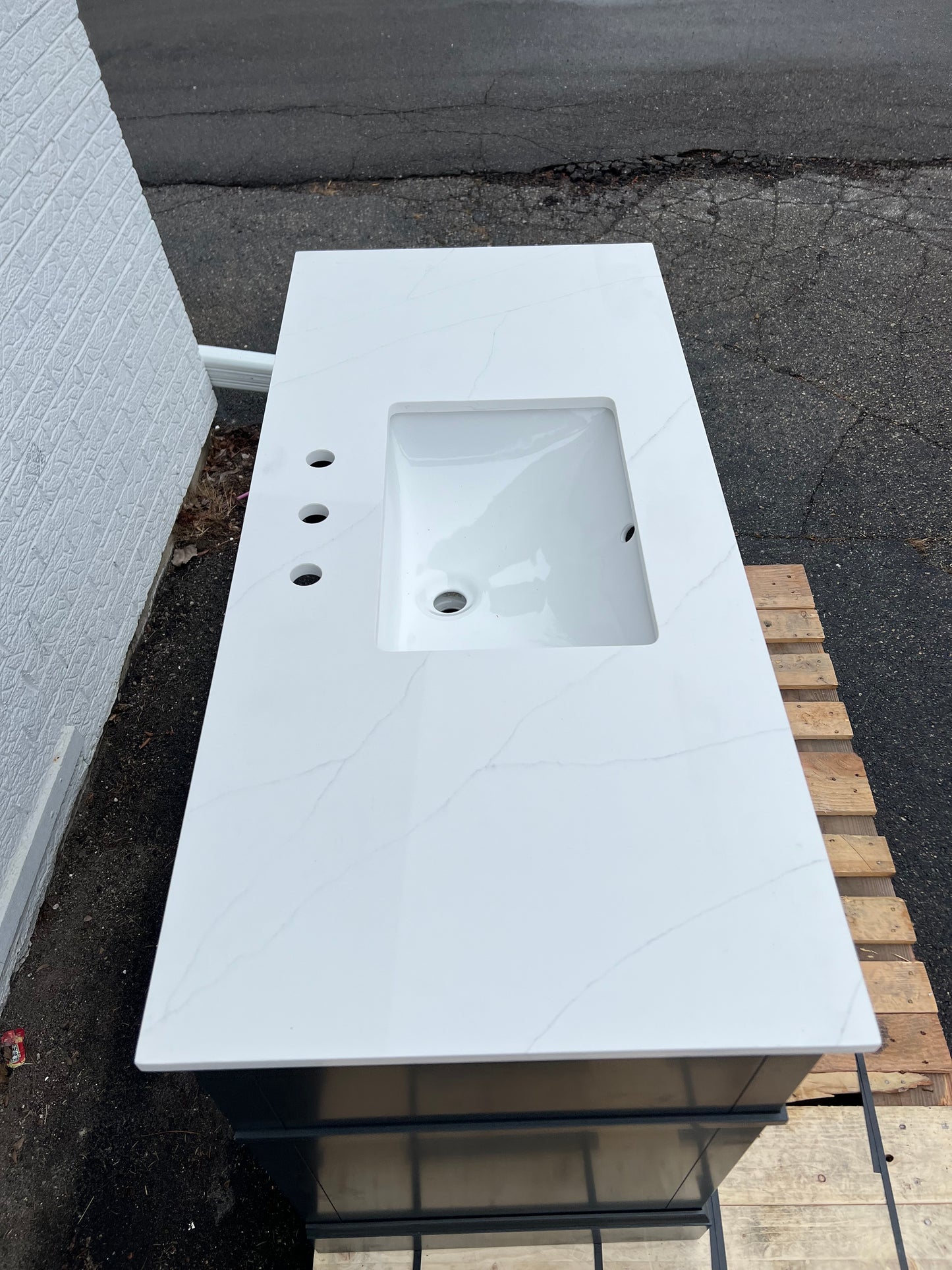 Tio Bathroom Vanity Cabinet with Sink and Quartz Top in Gray